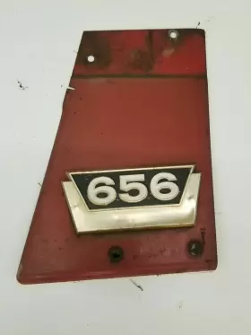 International 2753965r1 656 Rh Panel And Emblem 538346r1